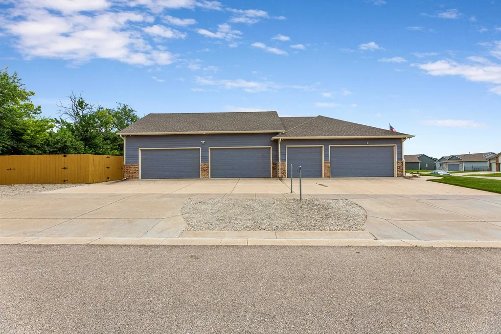 2102 S Cranbrook Street Wichita KS 67207