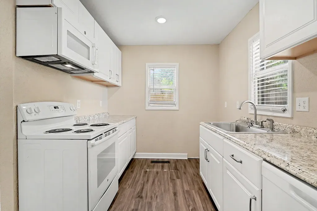6515 N West Park View Street Park City KS 67219-1354