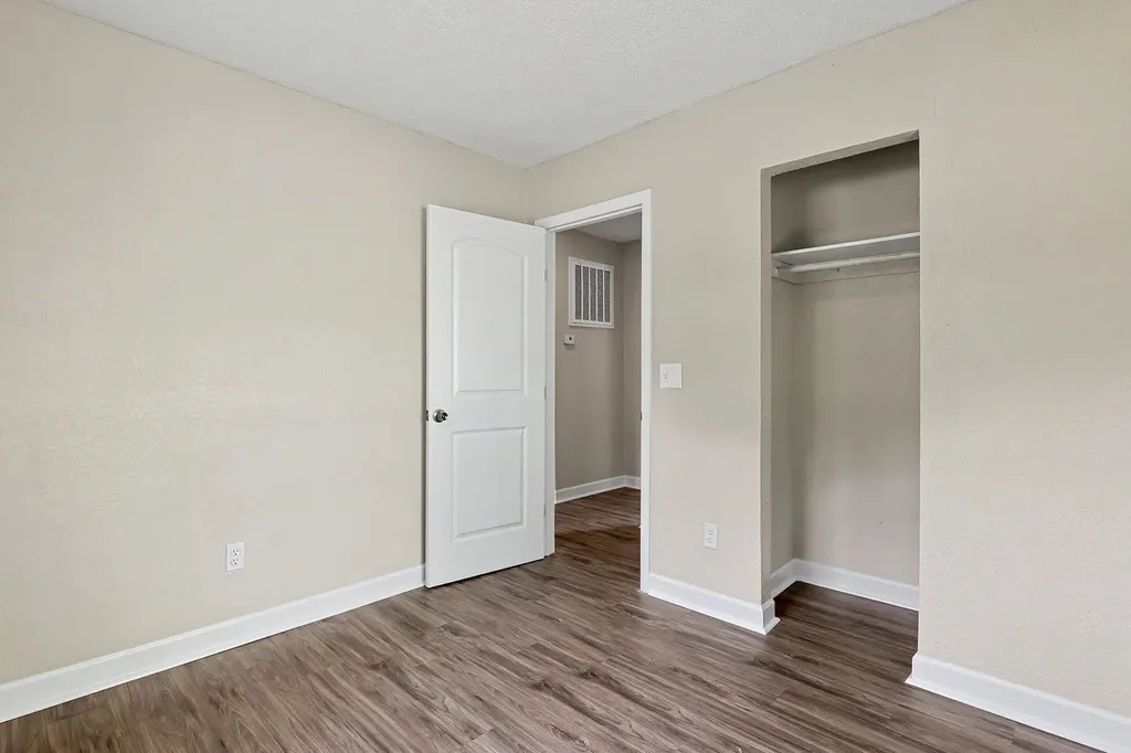 6515 N West Park View Street Park City KS 67219-1354
