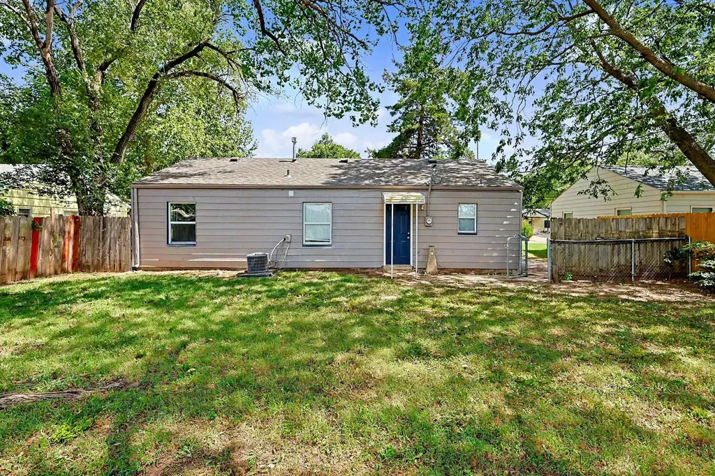 6515 N West Park View Street Park City KS 67219-1354