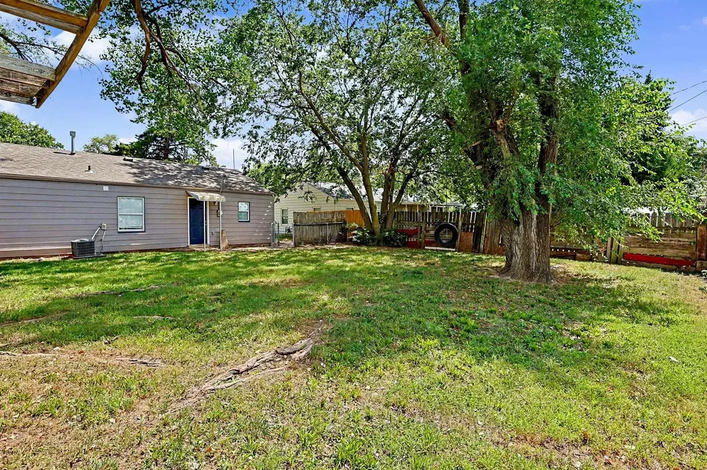 6515 N West Park View Street Park City KS 67219-1354