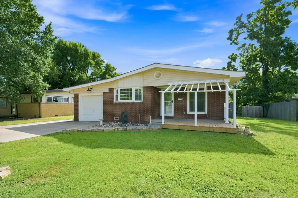 1442 N Prairie Lane Derby KS 67037