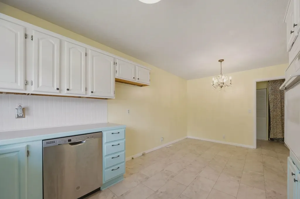 1442 N Prairie Lane Derby KS 67037