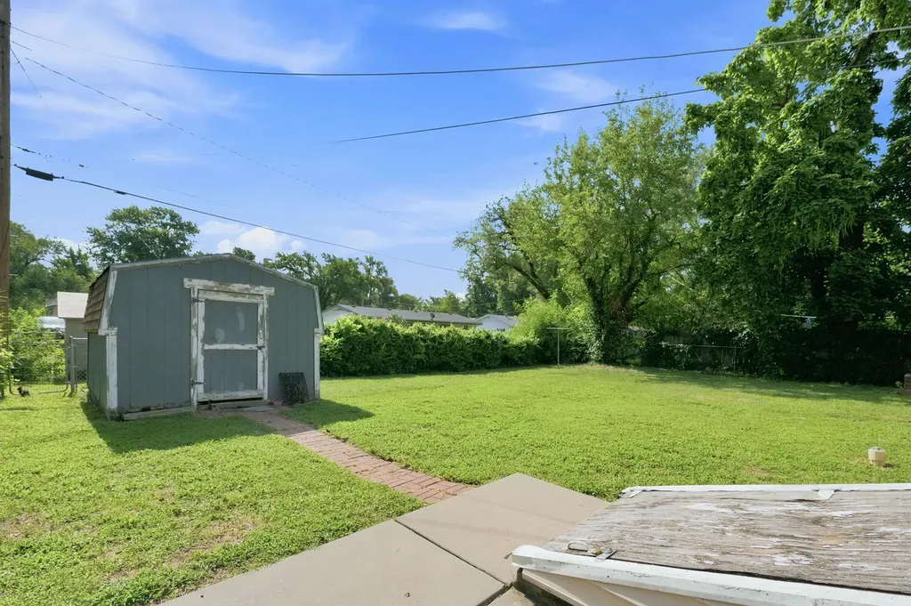 1442 N Prairie Lane Derby KS 67037