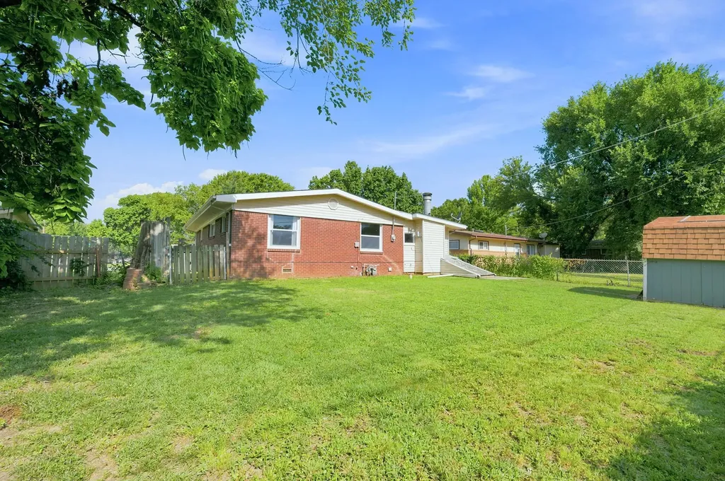 1442 N Prairie Lane Derby KS 67037