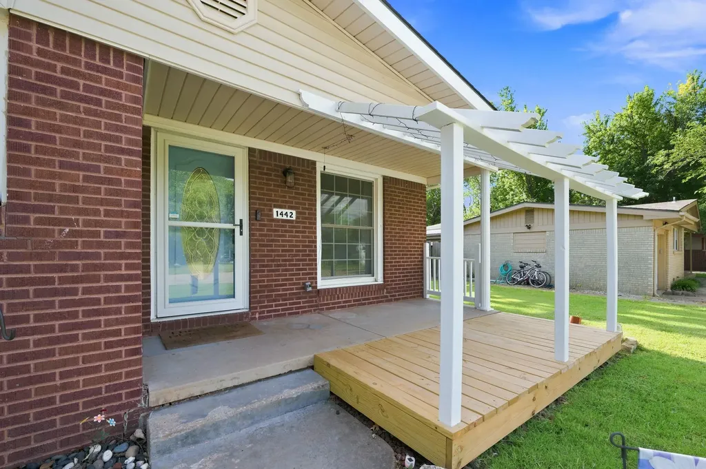 1442 N Prairie Lane Derby KS 67037