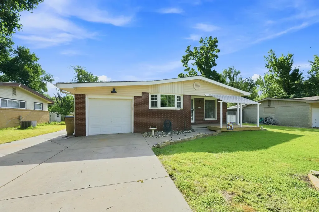 1442 N Prairie Lane Derby KS 67037