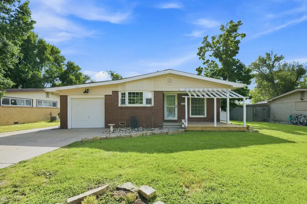 1442 N Prairie Lane Derby KS 67037