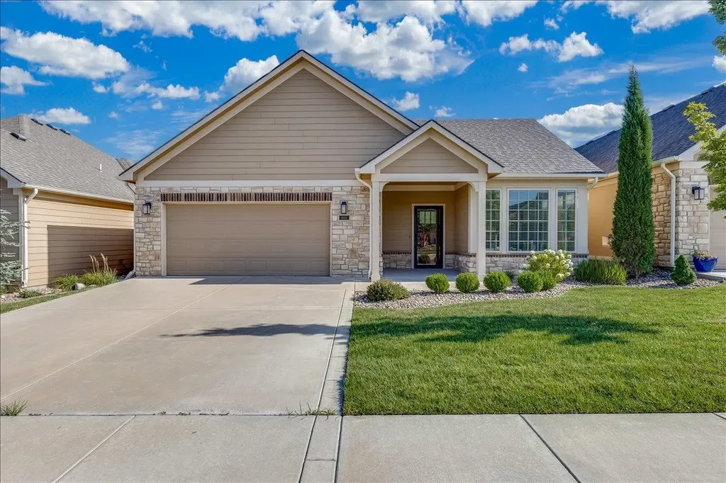 1004 E Cross Creek Place Derby KS 67037