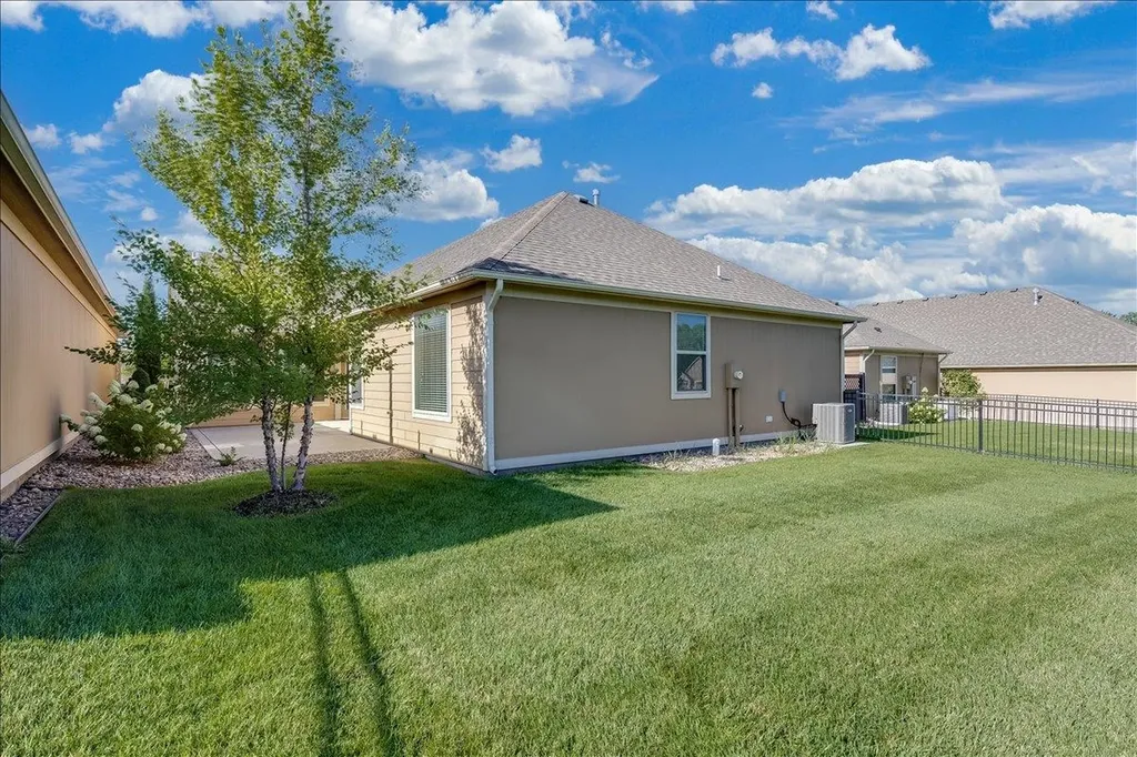 1004 E Cross Creek Place Derby KS 67037