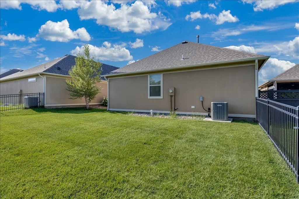 1004 E Cross Creek Place Derby KS 67037
