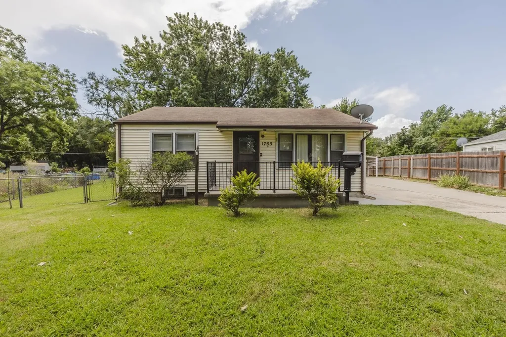 1753 E Marion Wichita KS 67216