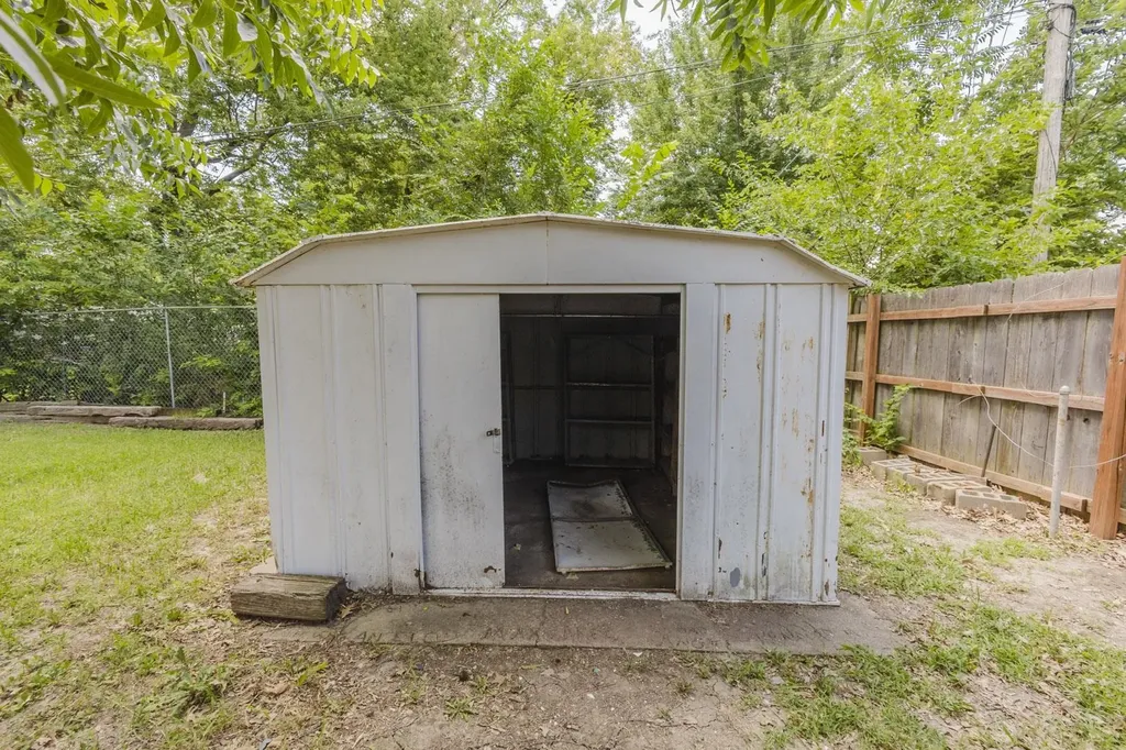 1753 E Marion Wichita KS 67216