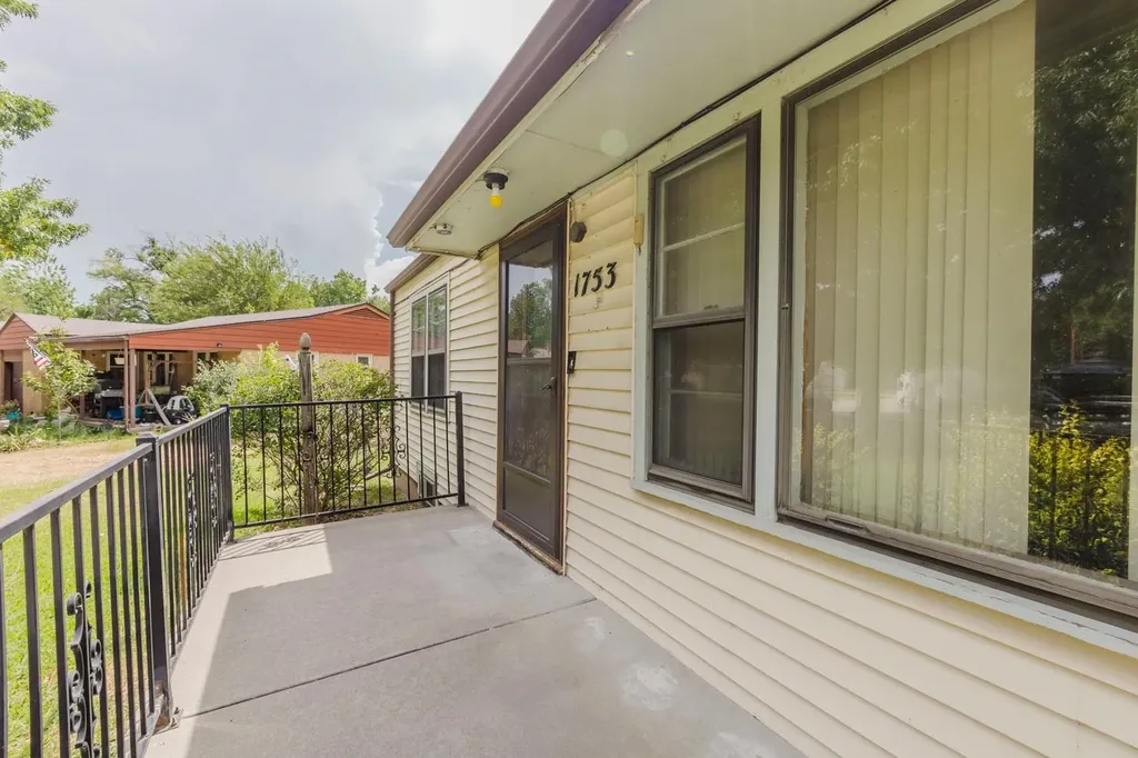 1753 E Marion Wichita KS 67216