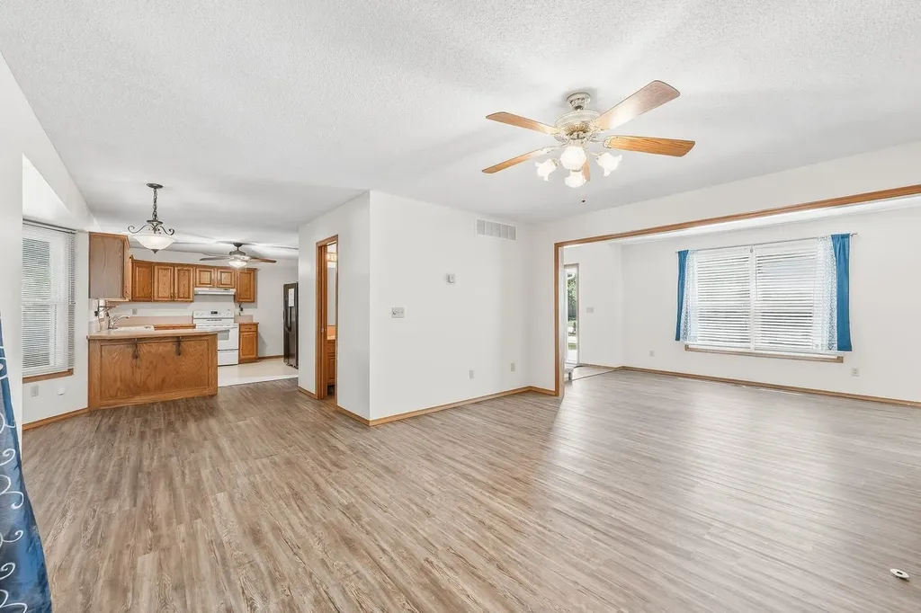 4479 N Edgemoor Court Bel Aire KS 67220