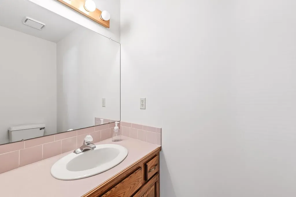 4479 N Edgemoor Court Bel Aire KS 67220