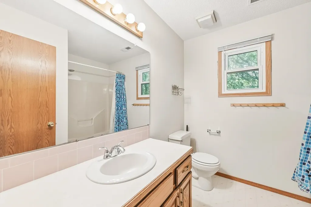 4479 N Edgemoor Court Bel Aire KS 67220