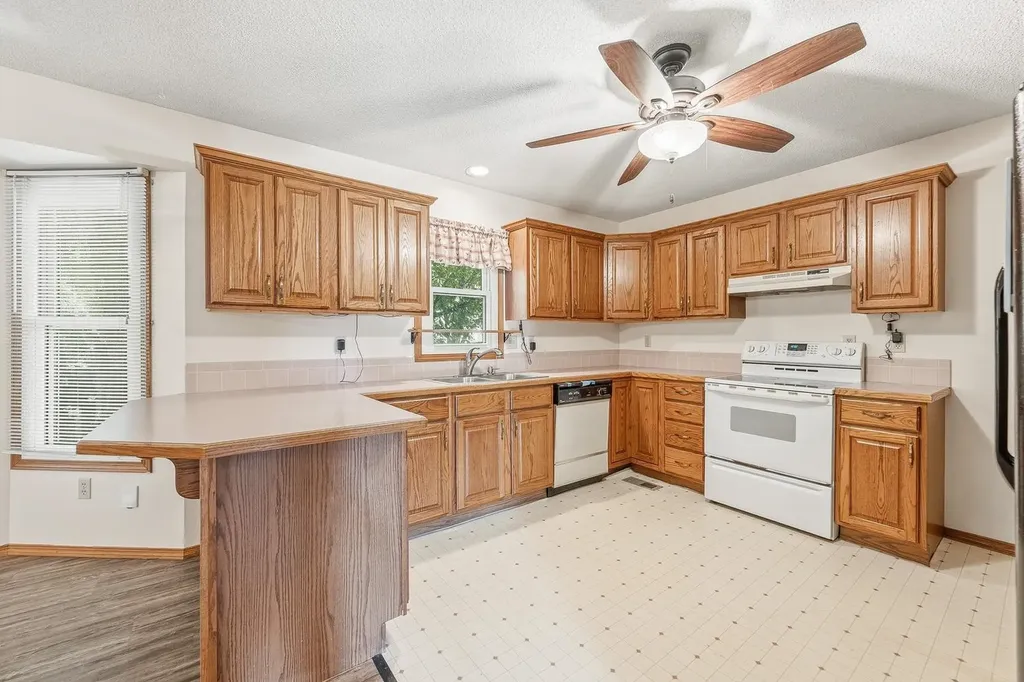 4479 N Edgemoor Court Bel Aire KS 67220