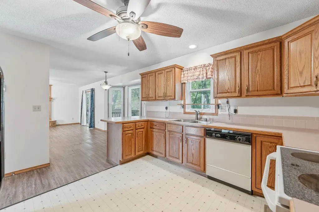 4479 N Edgemoor Court Bel Aire KS 67220