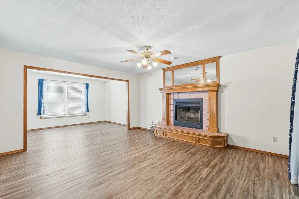 4479 N Edgemoor Court Bel Aire KS 67220