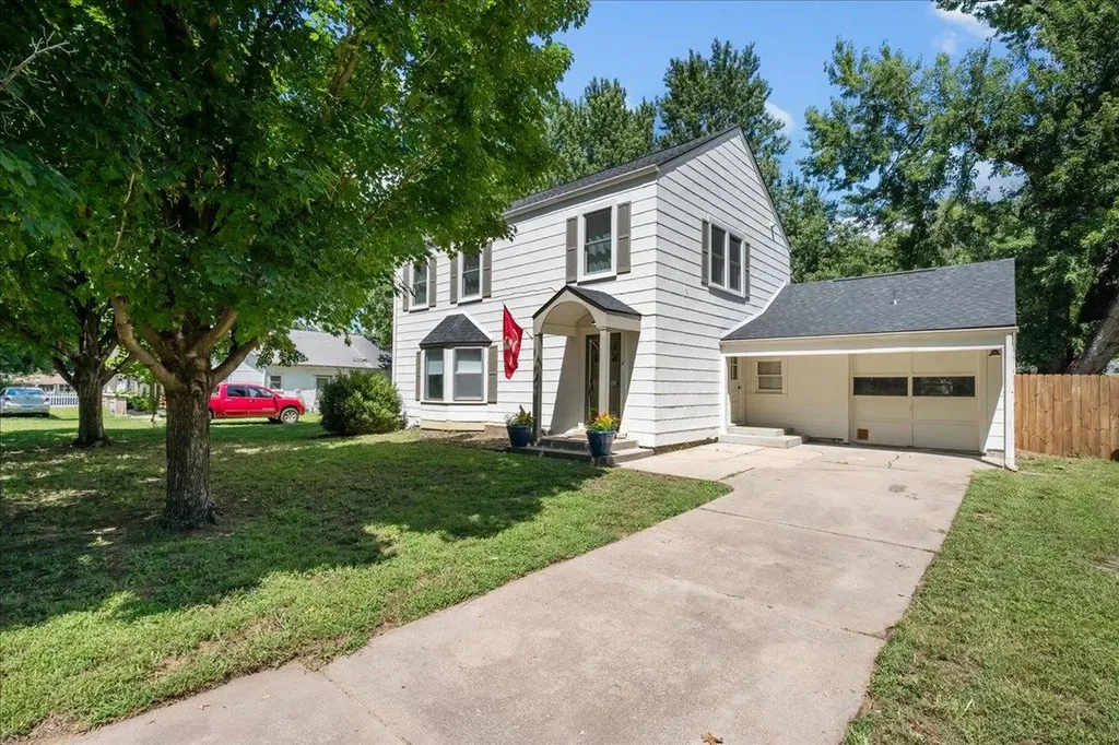 1322 N 4th Street Arkansas City KS 67005