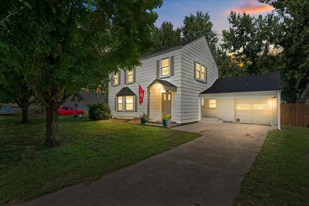 1322 N 4th Street Arkansas City KS 67005