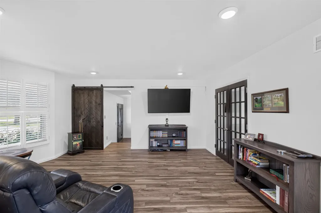 808 NW 4 Avenue Harper KS 67058