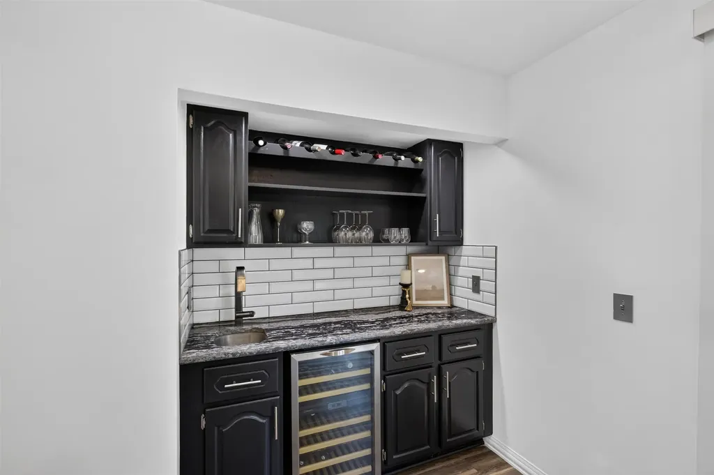 808 NW 4 Avenue Harper KS 67058