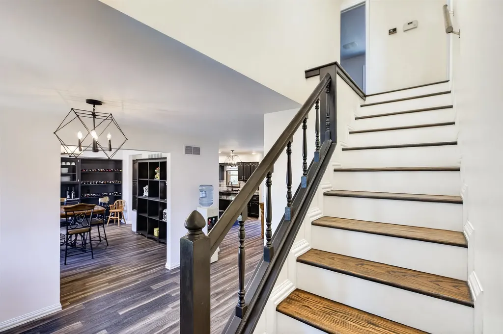 808 NW 4 Avenue Harper KS 67058