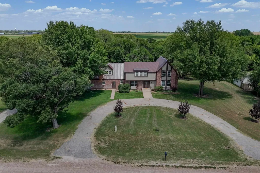 808 NW 4 Avenue Harper KS 67058