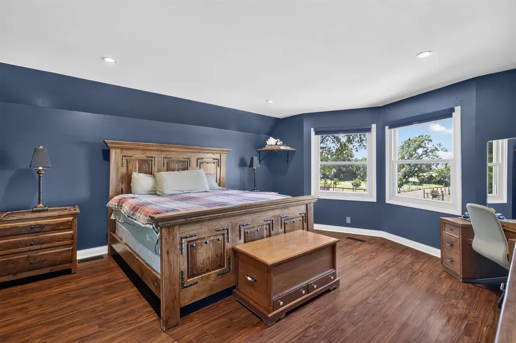 808 NW 4 Avenue Harper KS 67058