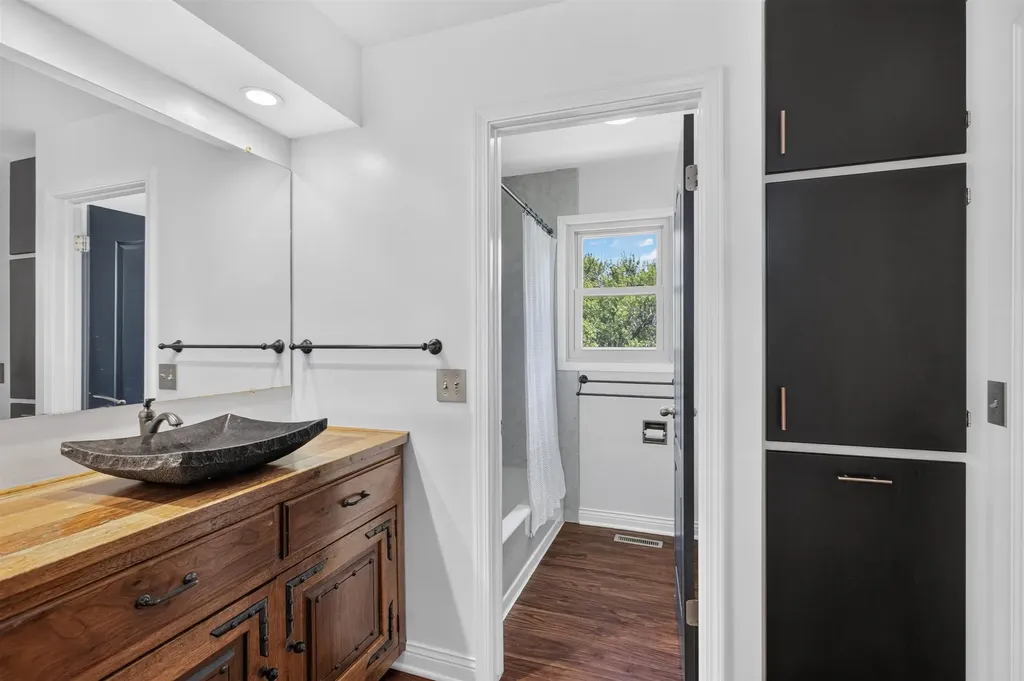 808 NW 4 Avenue Harper KS 67058