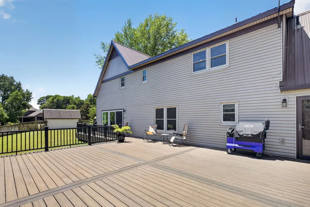 808 NW 4 Avenue Harper KS 67058