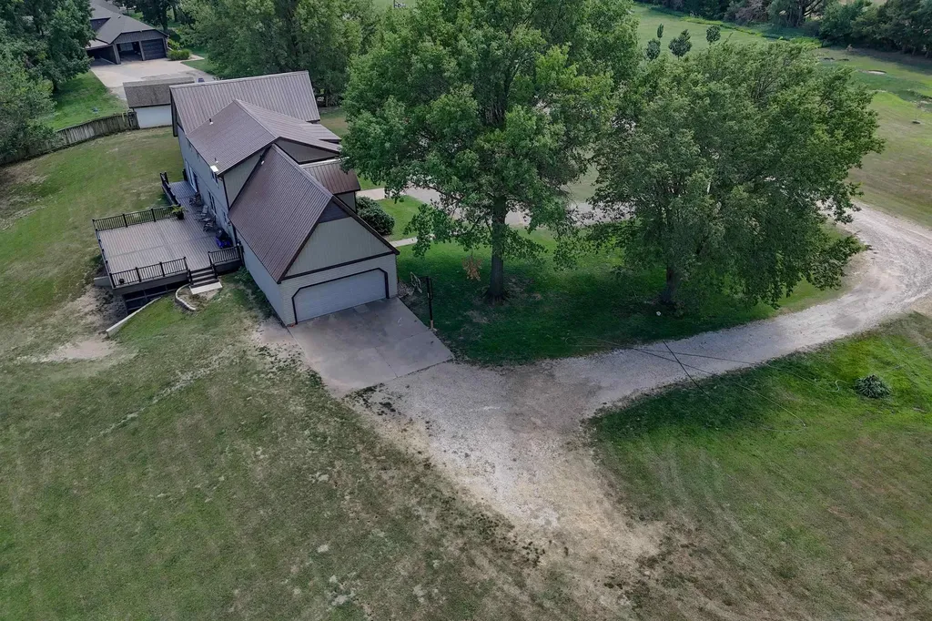 808 NW 4 Avenue Harper KS 67058
