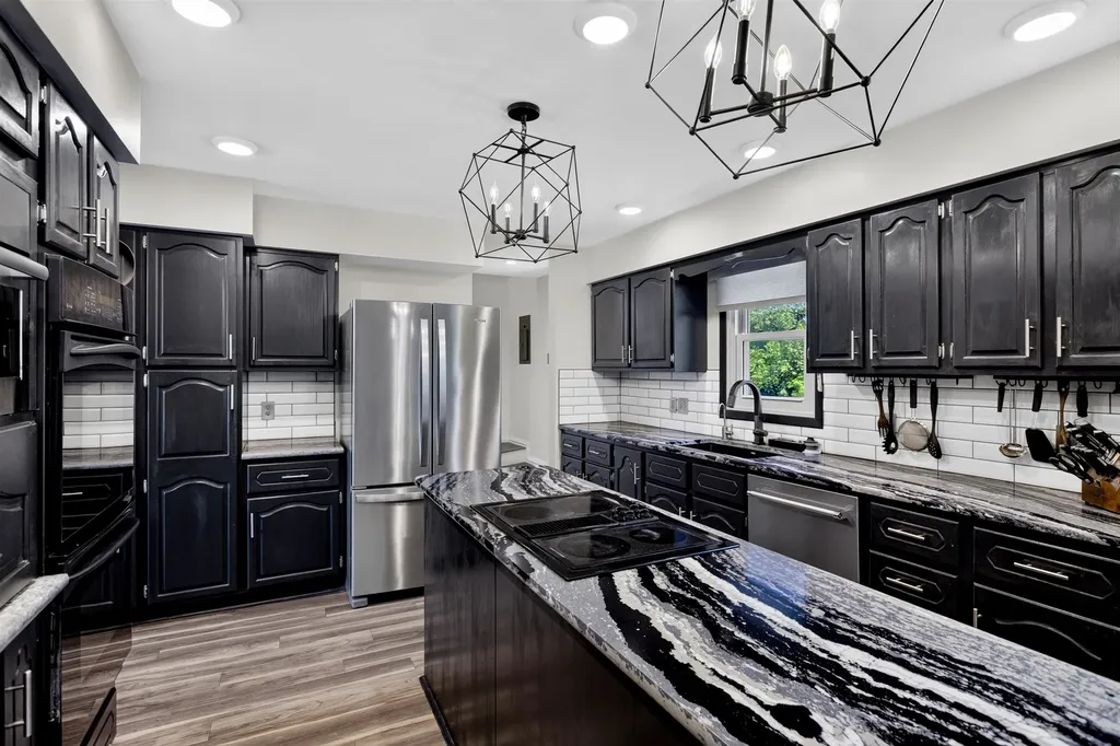 808 NW 4 Avenue Harper KS 67058
