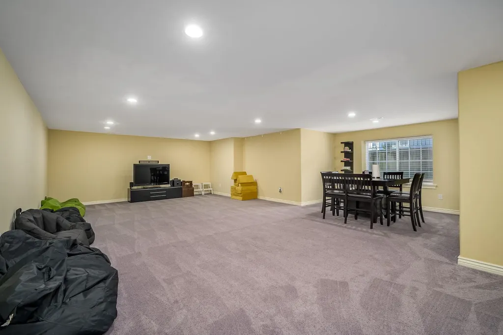 5155 N Saint James Street Bel Aire KS 67226-7636