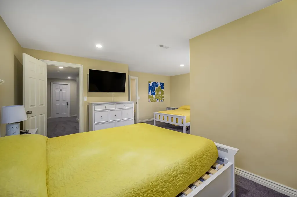 5155 N Saint James Street Bel Aire KS 67226-7636