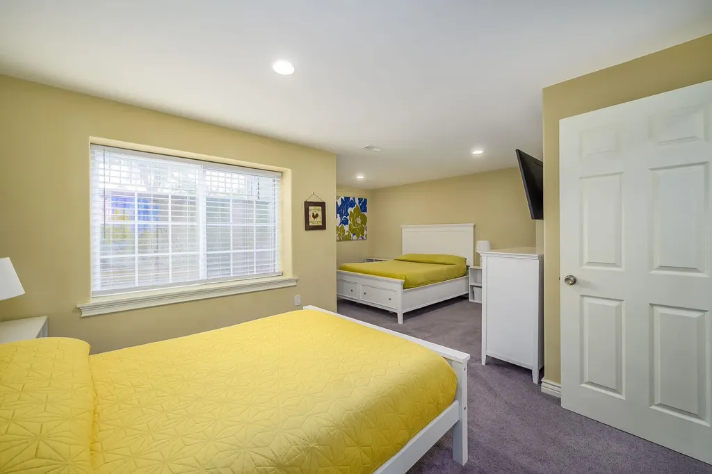 5155 N Saint James Street Bel Aire KS 67226-7636