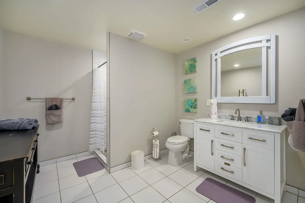 5155 N Saint James Street Bel Aire KS 67226-7636