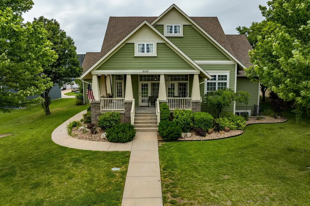 5155 N Saint James Street Bel Aire KS 67226-7636
