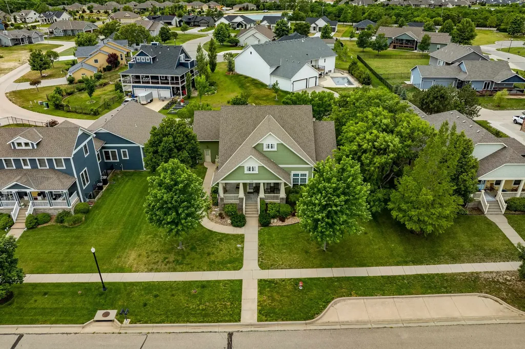 5155 N Saint James Street Bel Aire KS 67226-7636
