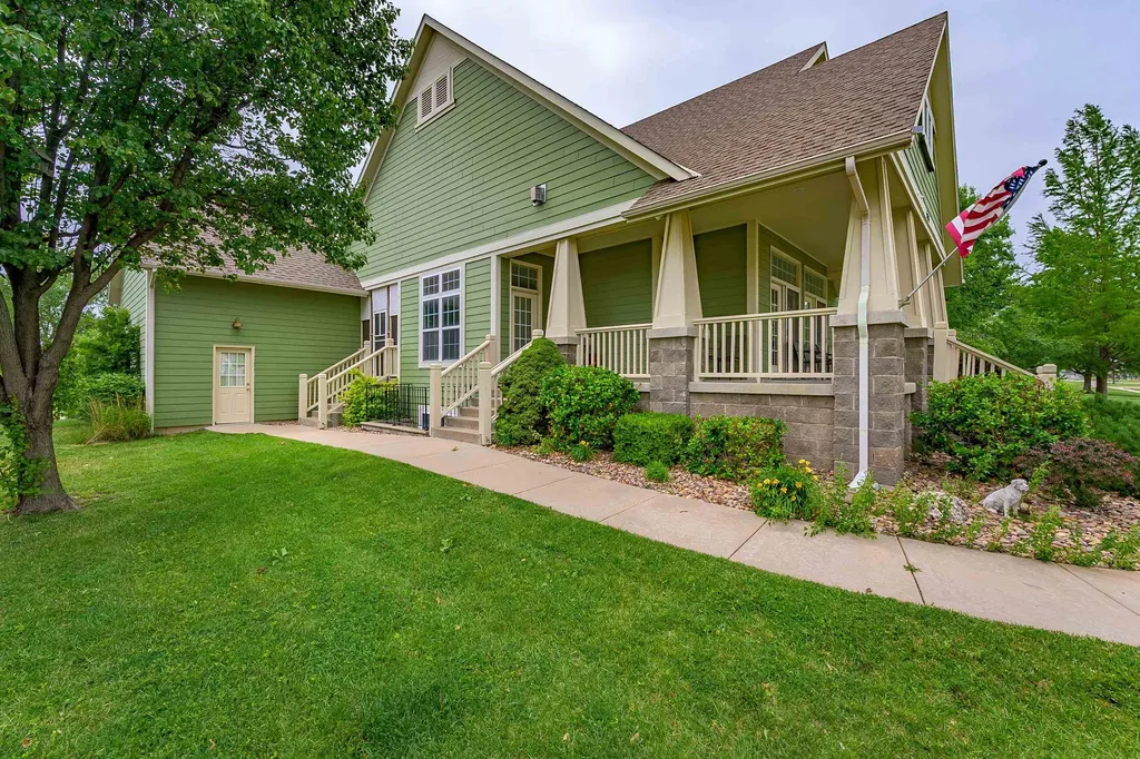 5155 N Saint James Street Bel Aire KS 67226-7636