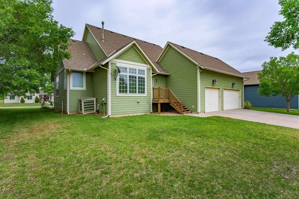 5155 N Saint James Street Bel Aire KS 67226-7636