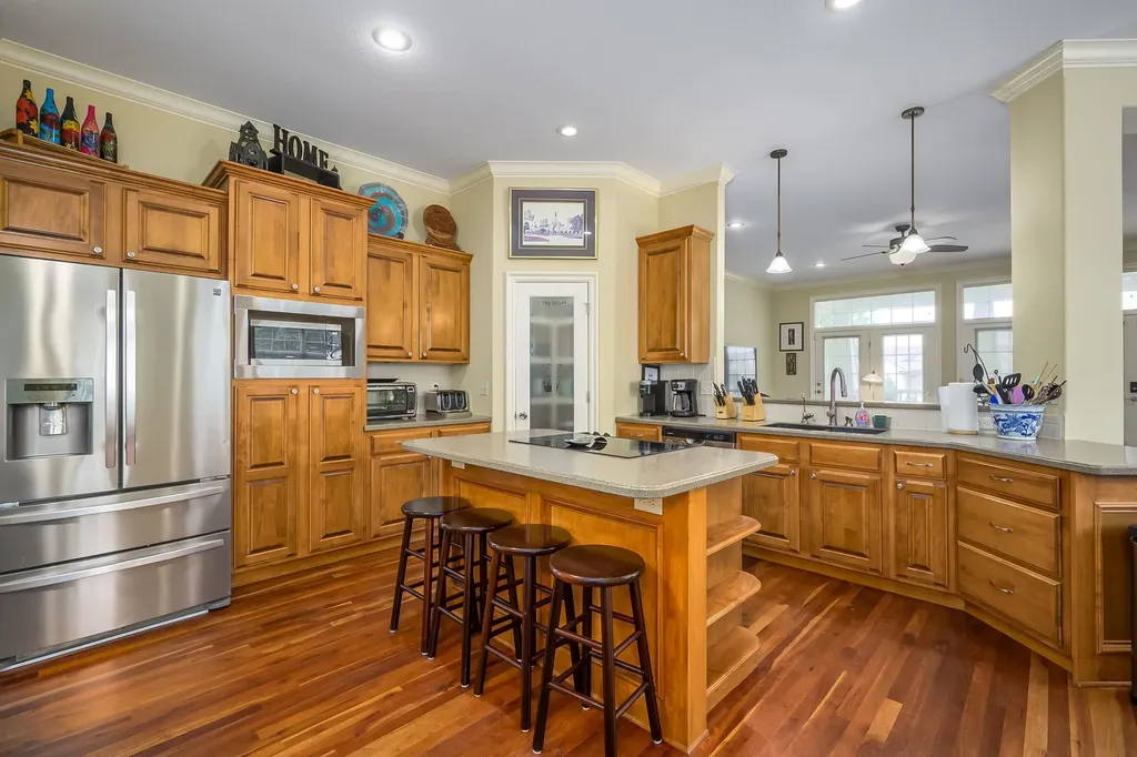 5155 N Saint James Street Bel Aire KS 67226-7636