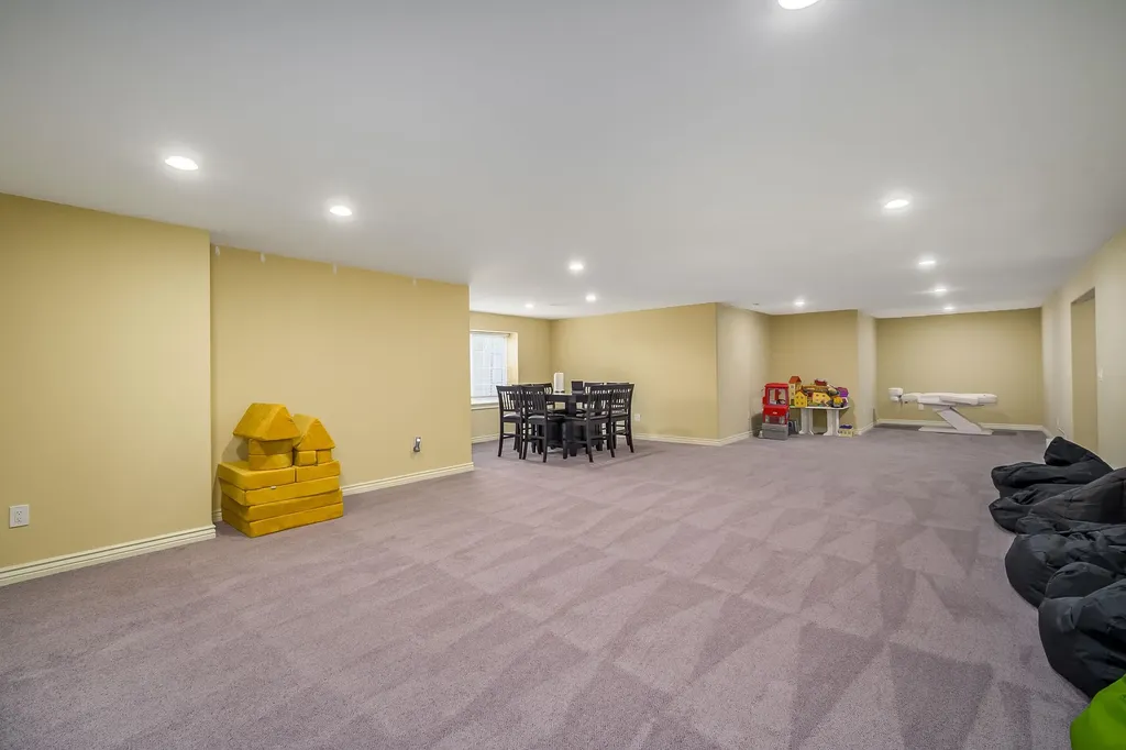 5155 N Saint James Street Bel Aire KS 67226-7636