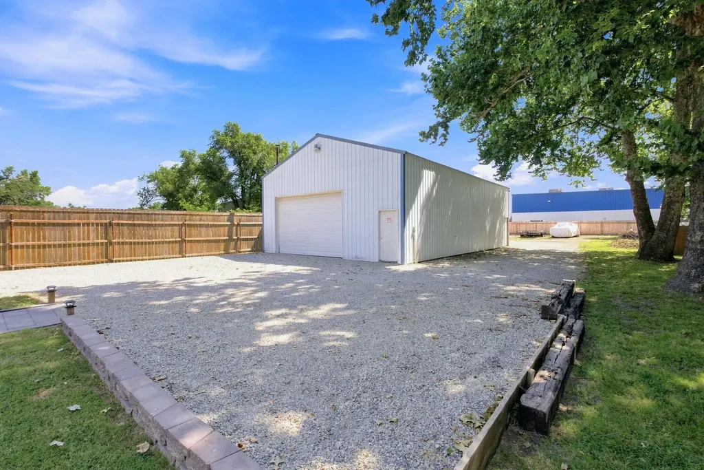 332 N Florence Wichita KS 67212