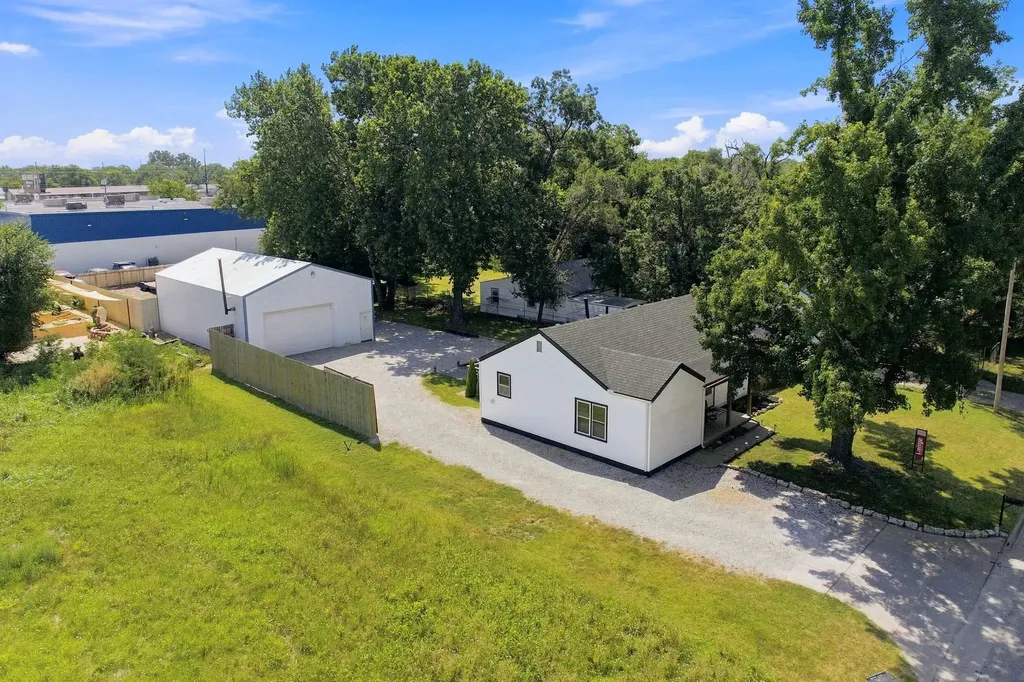 332 N Florence Wichita KS 67212