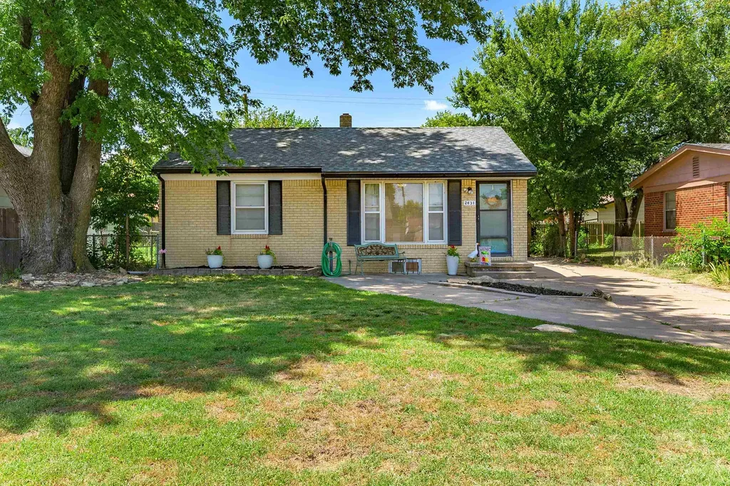 2631 N Hood Avenue Wichita KS 67204-5036