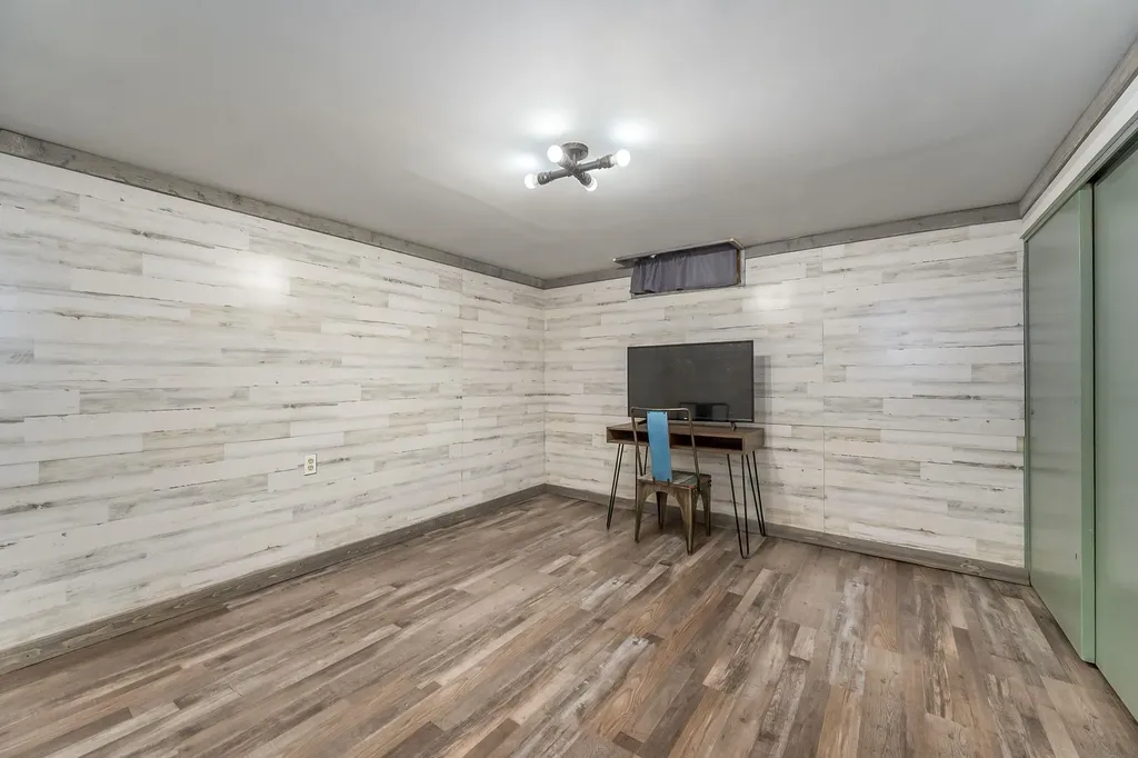 2631 N Hood Avenue Wichita KS 67204-5036