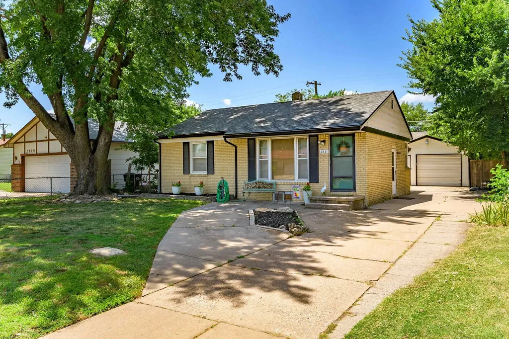 2631 N Hood Avenue Wichita KS 67204-5036
